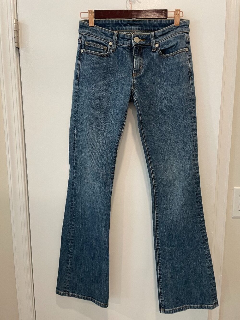 BCBGMAXAZRIA Claire Bootcut Jeans Medium Wash Size 27